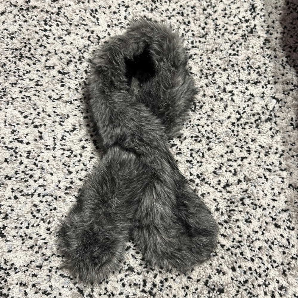 🩷 4/25$ Faux fur scarf